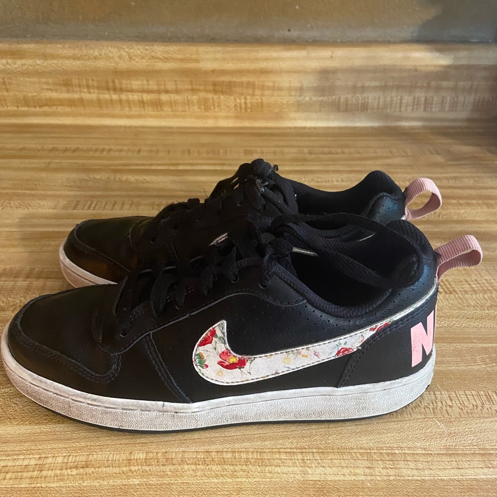 Girls floral Nike size 4